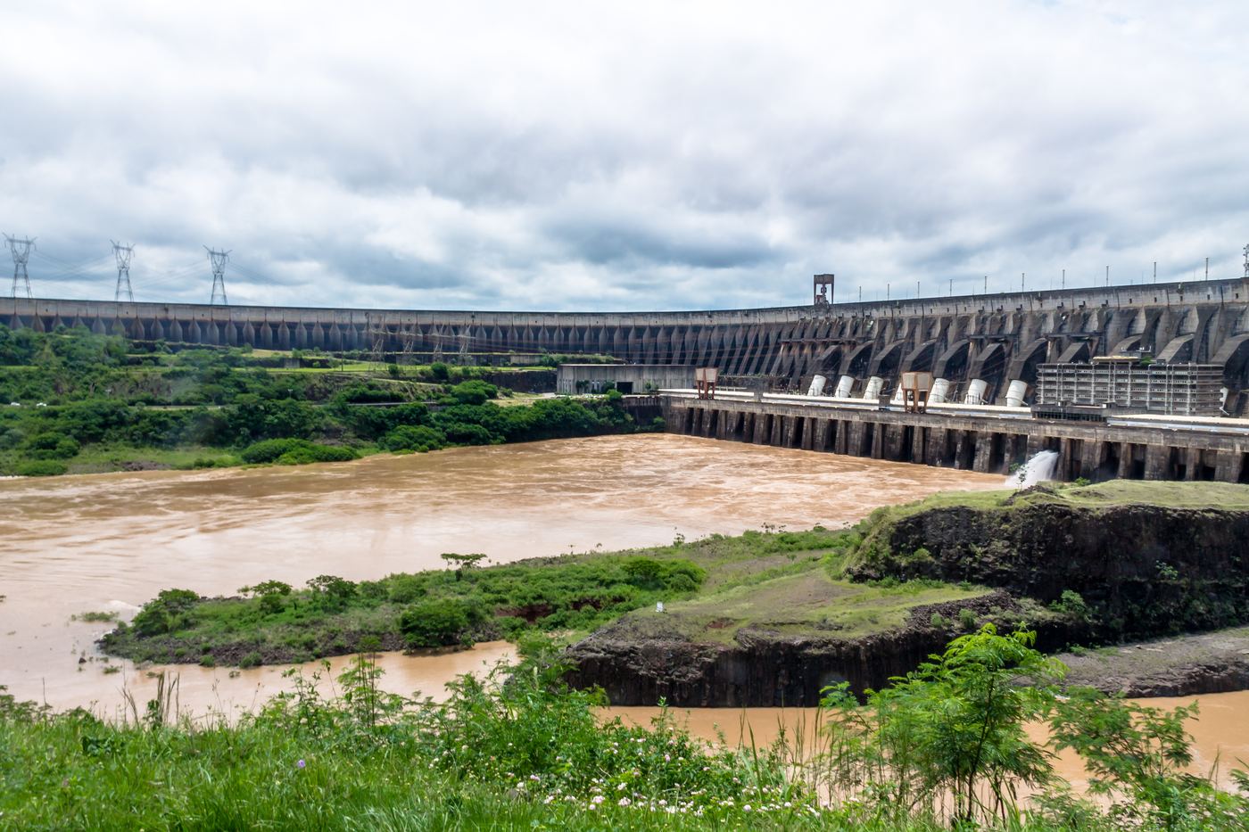 The Itaipu Dam on the Brazil–Paraguay border, at the center of a Brazilian intelligence hacking dispute