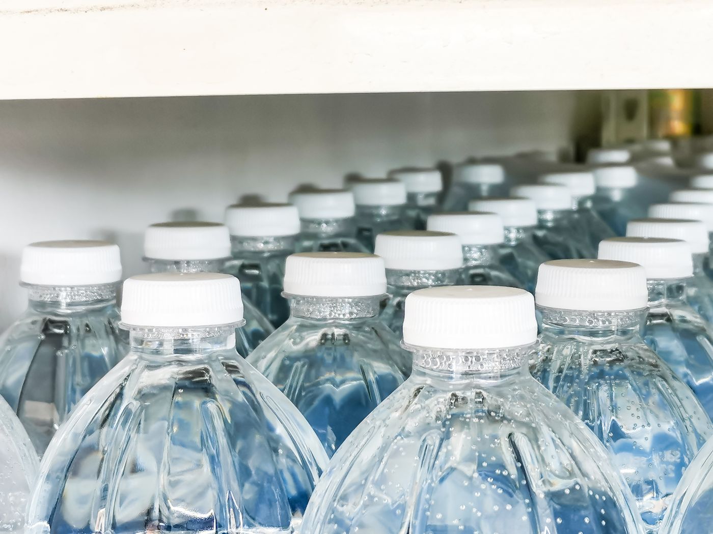 Rows of bottled water, the trend at the center of a systems mapping study on the future of water
